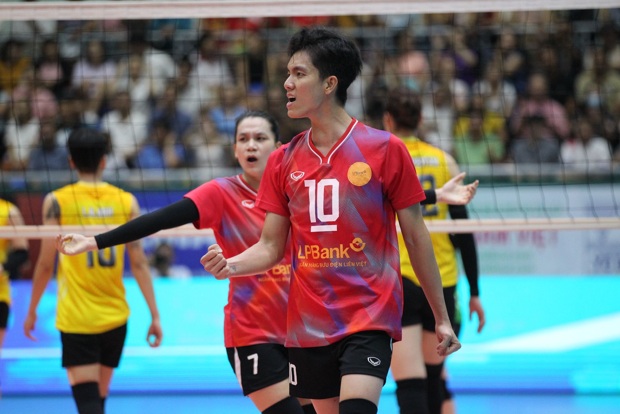 Quy định mới về kiểm tra giới t&iacute;nh VĐV b&oacute;ng chuyền - Ảnh 1.