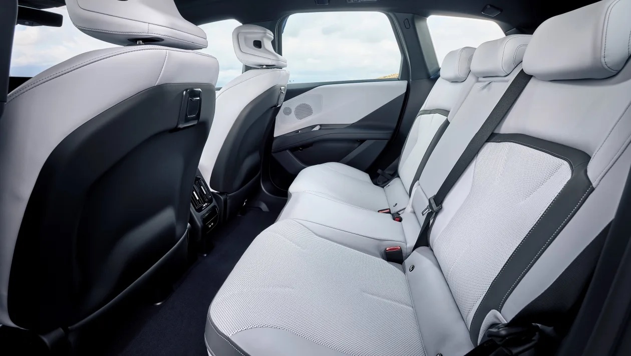 BMW iX3 2026 liên tục lên lịch vào ĐNÁ dù đang ‘cháy hàng’: Thiết kế mới với màn hình gây ngợp, chạy gần 650km/sạc, dễ về Việt Nam thay đời cũ- Ảnh 9. BMW iX3 2026 liên tục lên lịch vào ĐNÁ dù đang ‘cháy hàng’: Thiết kế mới với màn hình gây ngợp, chạy gần 650km/sạc, dễ về Việt Nam thay đời cũ- Ảnh 9.