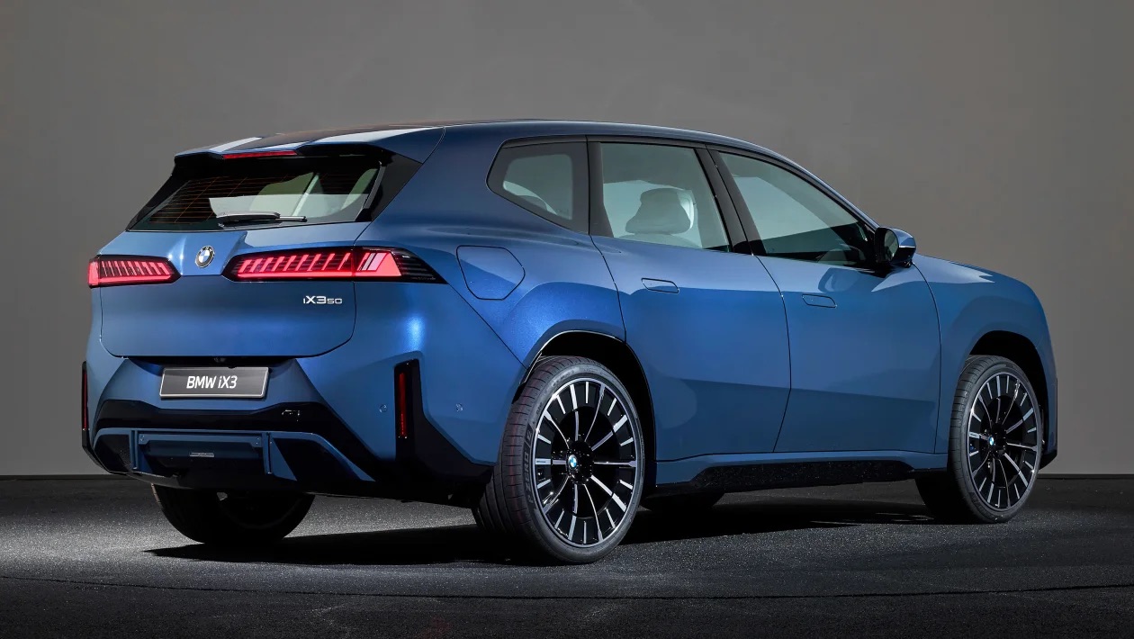 BMW iX3 2026 liên tục lên lịch vào ĐNÁ dù đang ‘cháy hàng’: Thiết kế mới với màn hình gây ngợp, chạy gần 650km/sạc, dễ về Việt Nam thay đời cũ- Ảnh 4. BMW iX3 2026 liên tục lên lịch vào ĐNÁ dù đang ‘cháy hàng’: Thiết kế mới với màn hình gây ngợp, chạy gần 650km/sạc, dễ về Việt Nam thay đời cũ- Ảnh 4.