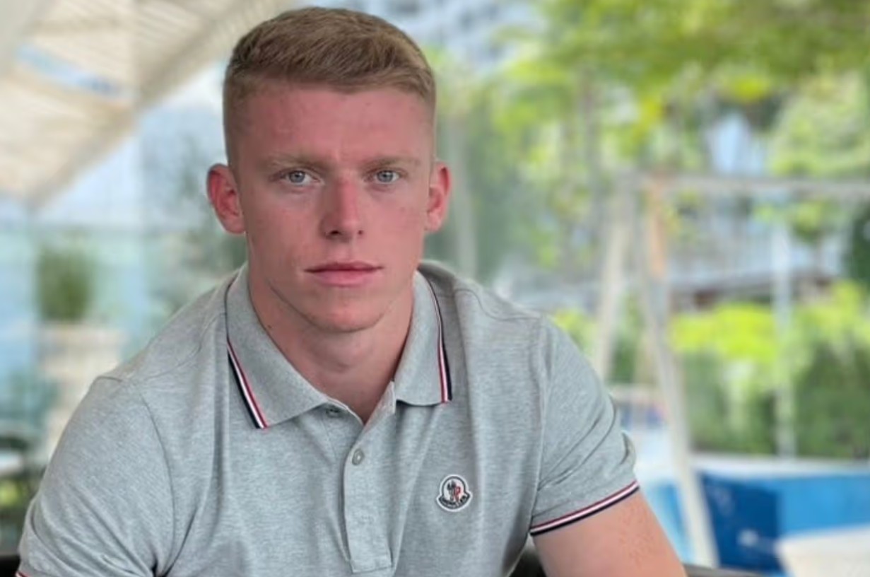 Đứa trẻ hư nhất nước thành hiệu trưởng, kiếm 13 tỷ đồng mỗi năm - Ảnh 1.