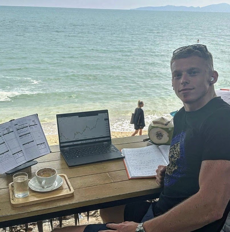 Đứa trẻ hư nhất nước thành hiệu trưởng, kiếm 13 tỷ đồng mỗi năm - Ảnh 2.