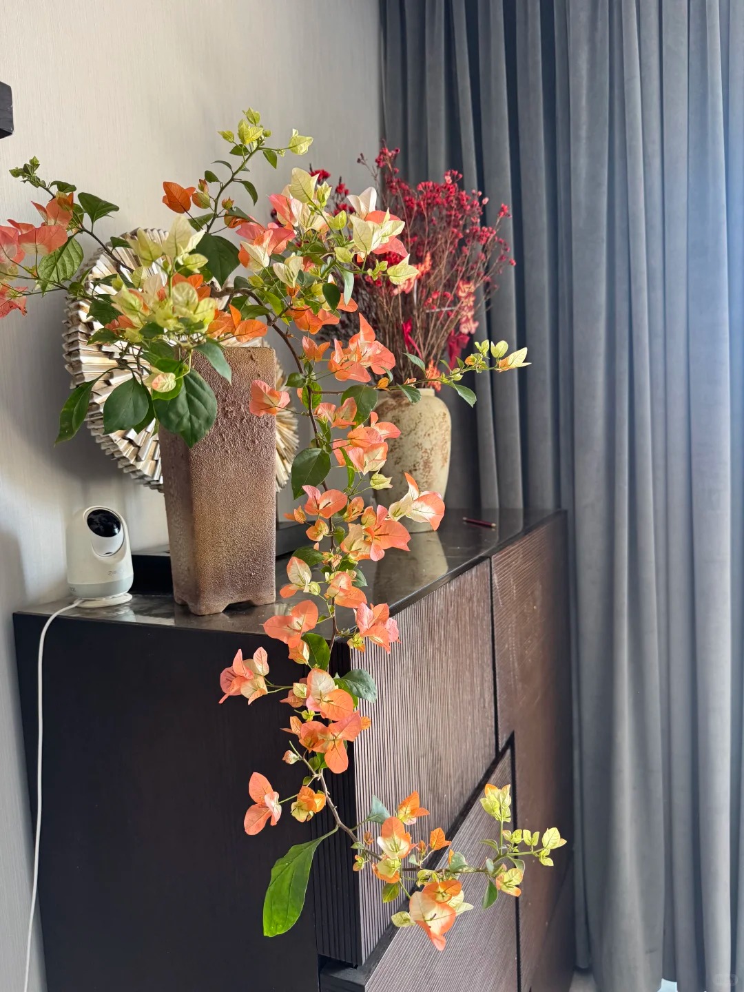 Giải m&atilde; sức h&uacute;t của hoa giấy bonsai mini trong phong thủy 2026 - Ảnh 6.