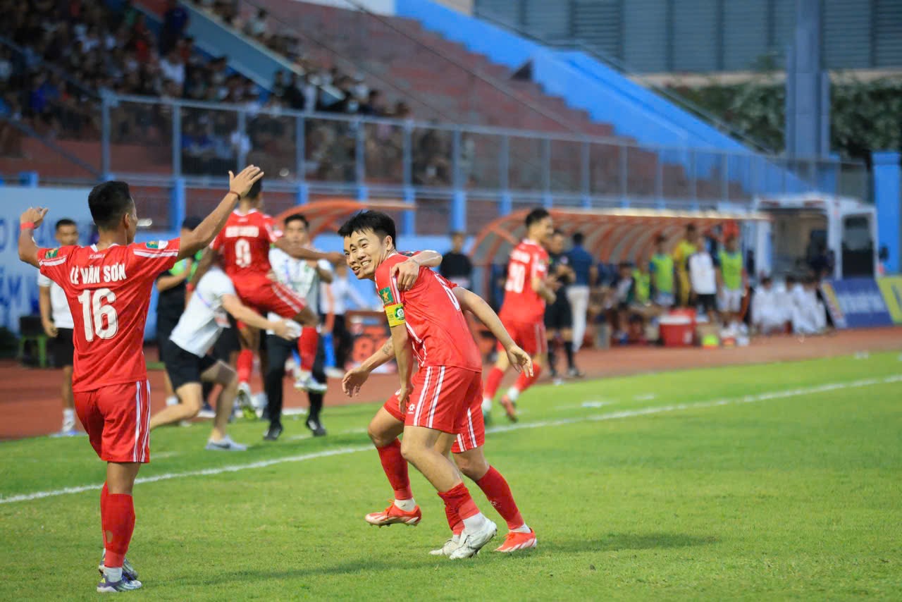 Xuân Trường tỏa sáng, Đồng Nai thắng Khánh Hòa 2-0 xây chắc ngôi đầu - Ảnh 1.