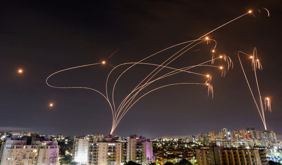 V&ograve;m sắt Israel bị đ&aacute;nh sập: Cuộc tấn c&ocirc;ng rocket từ Hezbollah ng&agrave;y 11 / 3 - Ảnh 1.