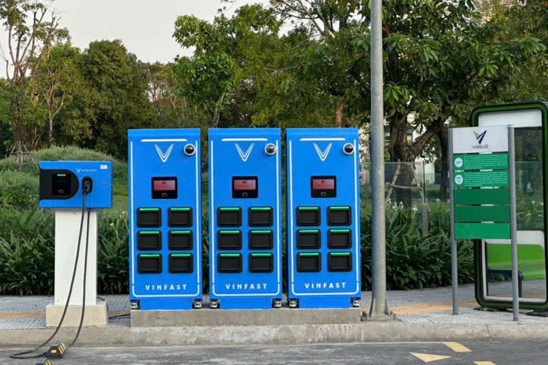 Đi xa thoải mái, trang bị ngon, chi phí dễ thở: Xe máy điện VinFast Viper hút khách hàng trẻ - Ảnh 1. Đi xa thoải mái, trang bị ngon, chi phí dễ thở: Xe máy điện VinFast Viper hút khách hàng trẻ - Ảnh 1.