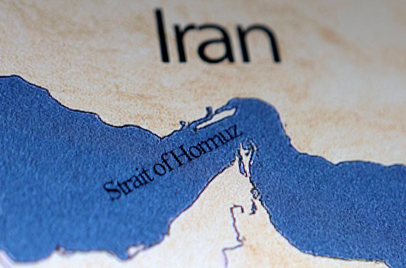 Một nước ch&acirc;u &Aacute; tuy&ecirc;n bố t&agrave;u chở dầu c&oacute; thể thoải m&aacute;i đi qua Eo biển Hormuz: Tehran l&ecirc;n tiếng - Ảnh 1.