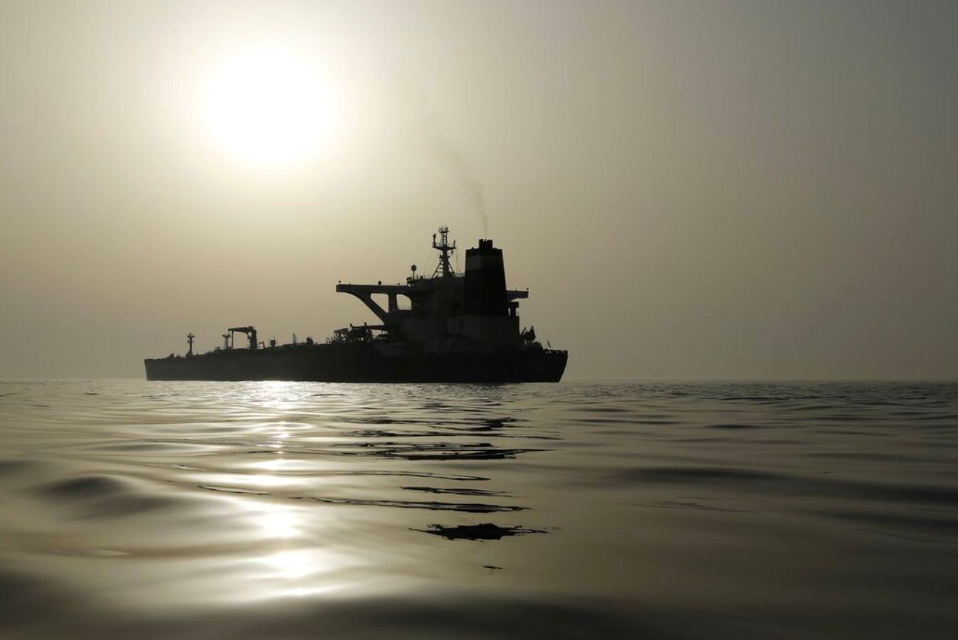 N&eacute; eo biển Hormuz, một c&ocirc;ng ty chi kỷ lục gần 12 tỷ đồng/ng&agrave;y để thu&ecirc; 6 t&agrave;u c&oacute; sức chứa 12 triệu th&ugrave;ng dầu - Ảnh 1.