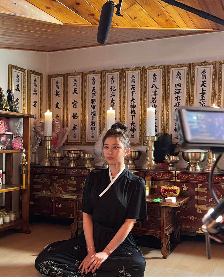 Cận cảnh nhan sắc &ldquo;nữ ph&aacute;p sư đẹp nhất H&agrave;n Quốc&rdquo; khiến d&acirc;n t&igrave;nh x&ocirc;n xao- Ảnh 2.