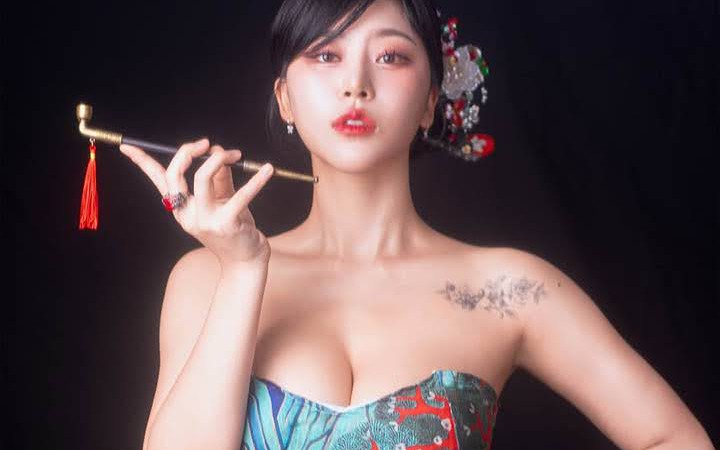 Hết bị hoài nghi thay đổi ngoại hình, hot girl xinh đẹp lại dính thị phi "từ trên trời rơi xuống" - Ảnh 7.