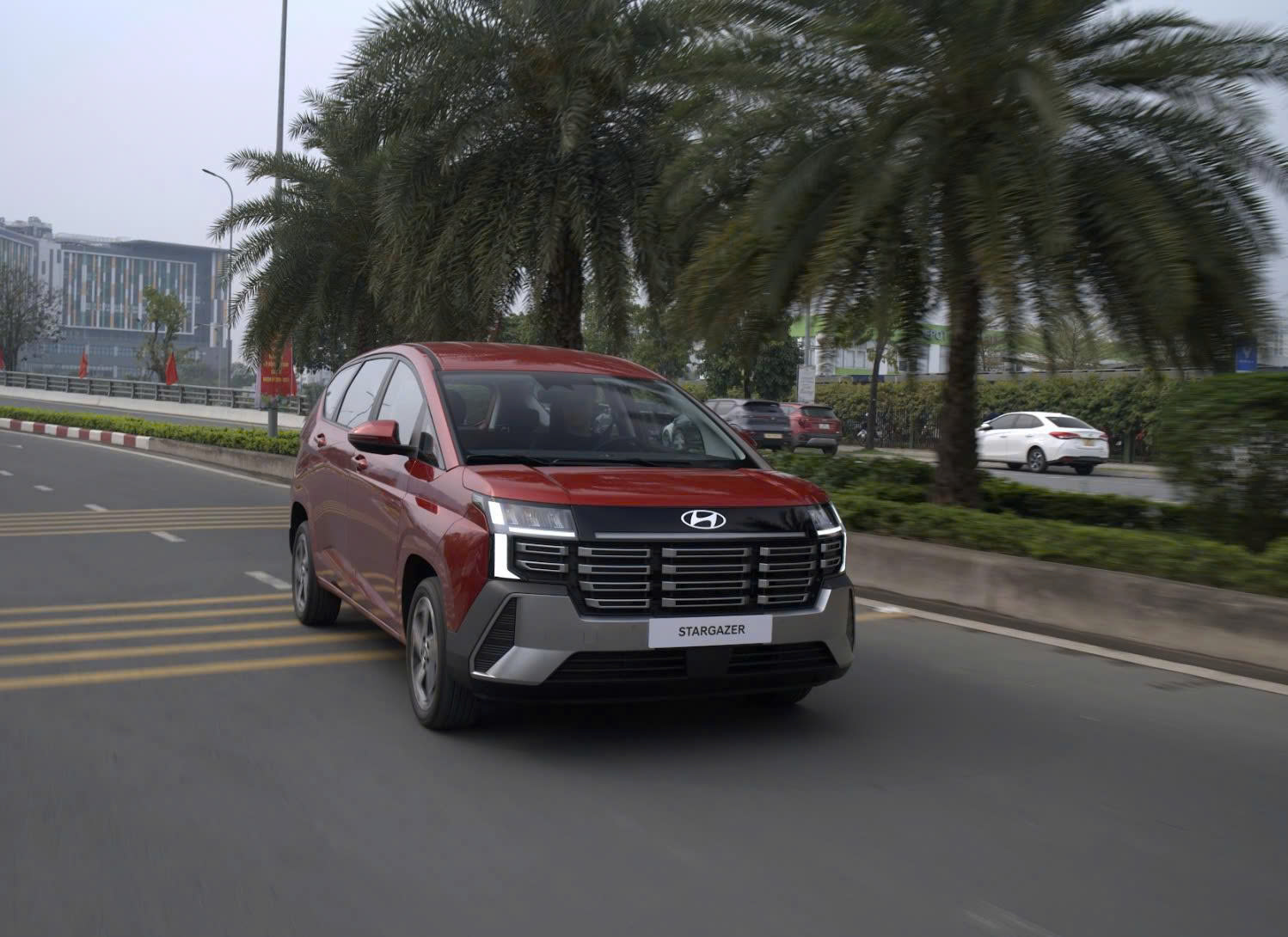 Xe 7 chỗ đời mới của Hyundai xuất hiện tại Việt Nam: Thiết kế như 'lột xác', Xpander và Veloz gặp khó? - Ảnh 2.