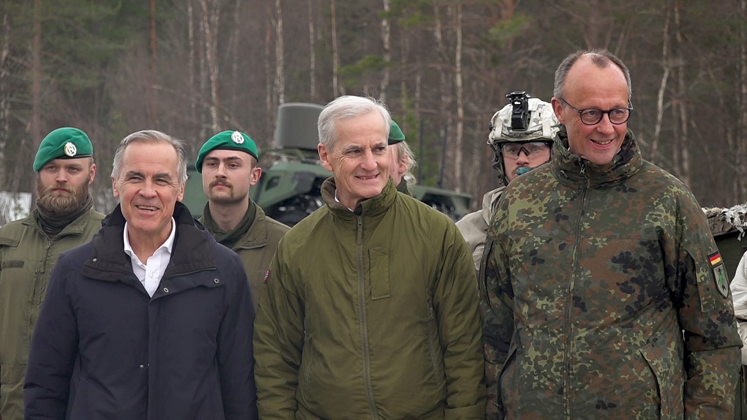 NATO, Ukraine bất an với quyết định của Mỹ về dầu Nga - Ảnh 1.