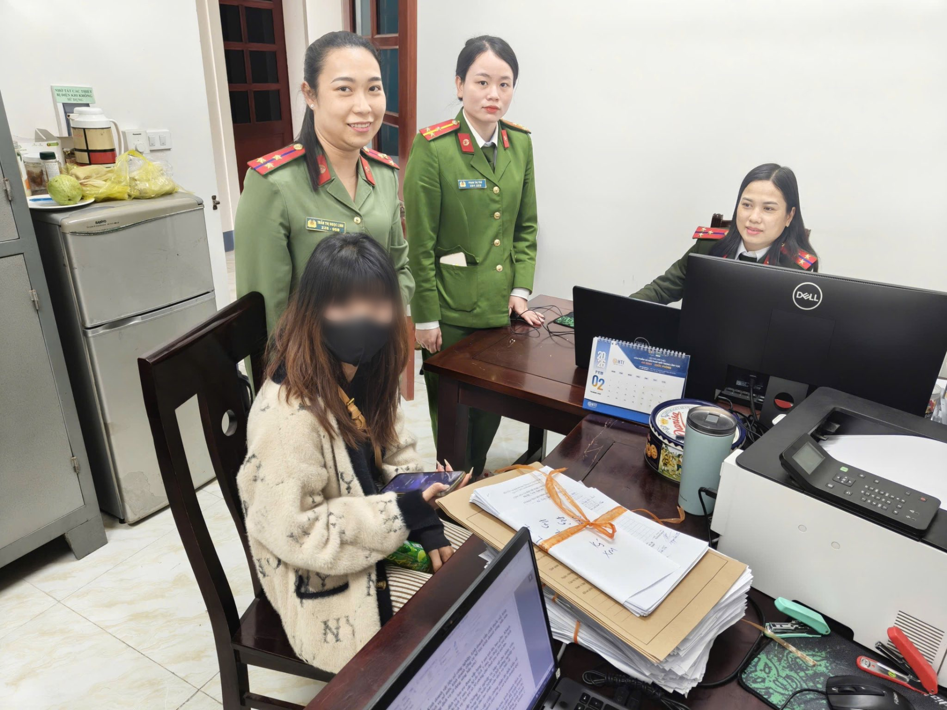 Gái trẻ bị lừa đảo online: 'Bắt cóc' và sự can thiệp kịp thời của công an