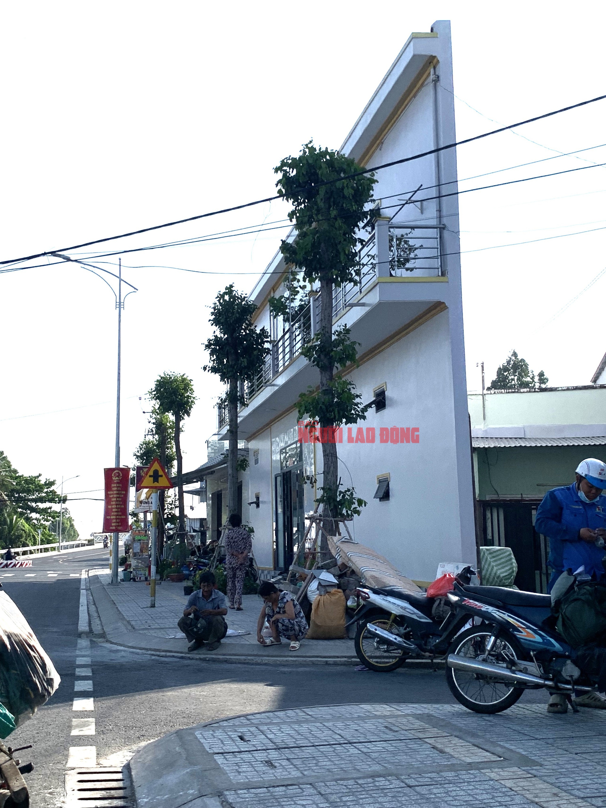 CLIP: Căn nh&agrave; "kỳ lạ" ở Cần Thơ khiến mạng x&atilde; hội b&agrave;n t&aacute;n - Ảnh 1.