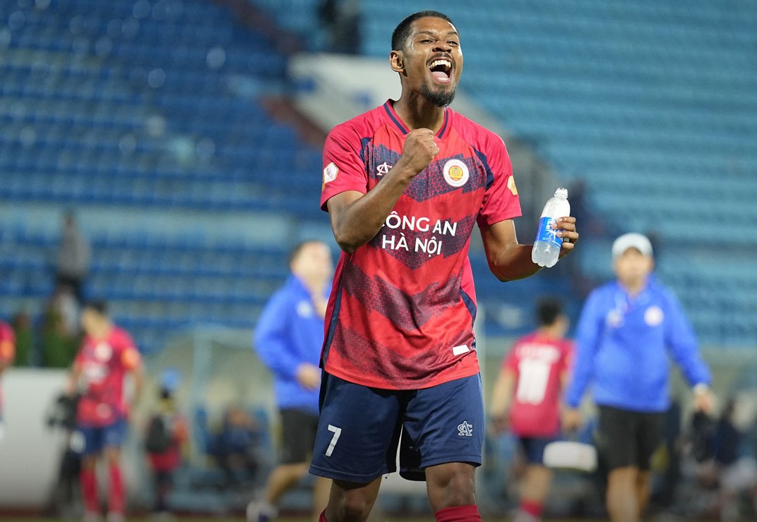 Cầu thủ Việt kiều: c&uacute; h&iacute;ch hay &aacute;p lực cho b&oacute;ng đ&aacute; Việt Nam? - Ảnh 2.