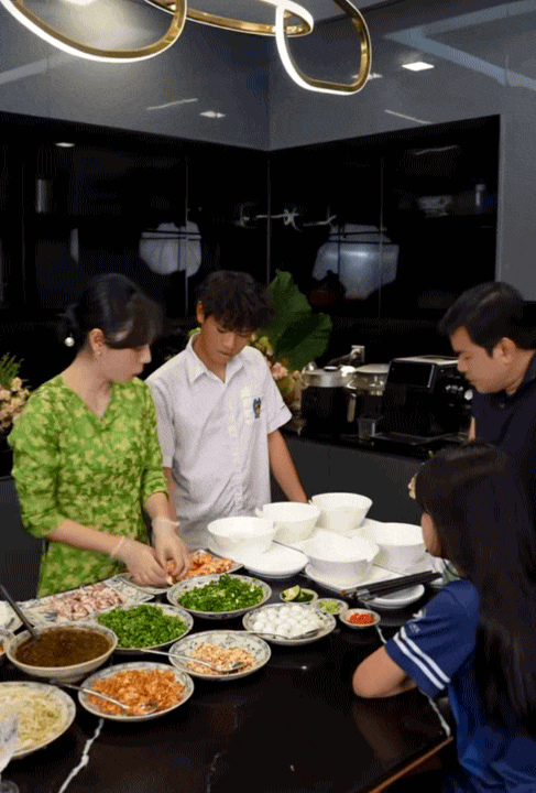 Khi con ch&ecirc; m&oacute;n mẹ nấu, ph&uacute; b&agrave; H&agrave; Th&agrave;nh nhắc ngay một điều khiến nhiều người suy ngẫm- Ảnh 2.