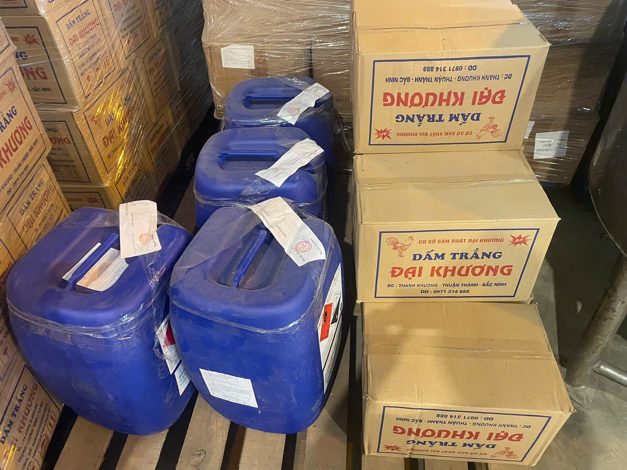 Ra lệnh bắt tạm giam chủ cơ sở sản xuất Nguyễn Công Khương SN 1976 - Ảnh 1.