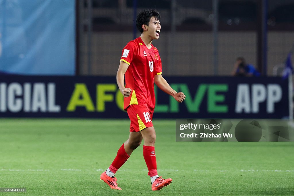 "Thần đồng" HAGL vắng mặt ở tuyển Việt Nam: HLV tiết lộ sự thật - Ảnh 1. "Thần đồng" HAGL vắng mặt ở tuyển Việt Nam: HLV tiết lộ sự thật - Ảnh 1.