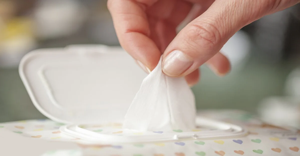 Cảnh báo: 4 nhãn hiệu khăn ướt có thể nhiễm vi khuẩn nguy hiểm, hơn 60 người mắc bệnh, 6 người đã tử vong- Ảnh 1.