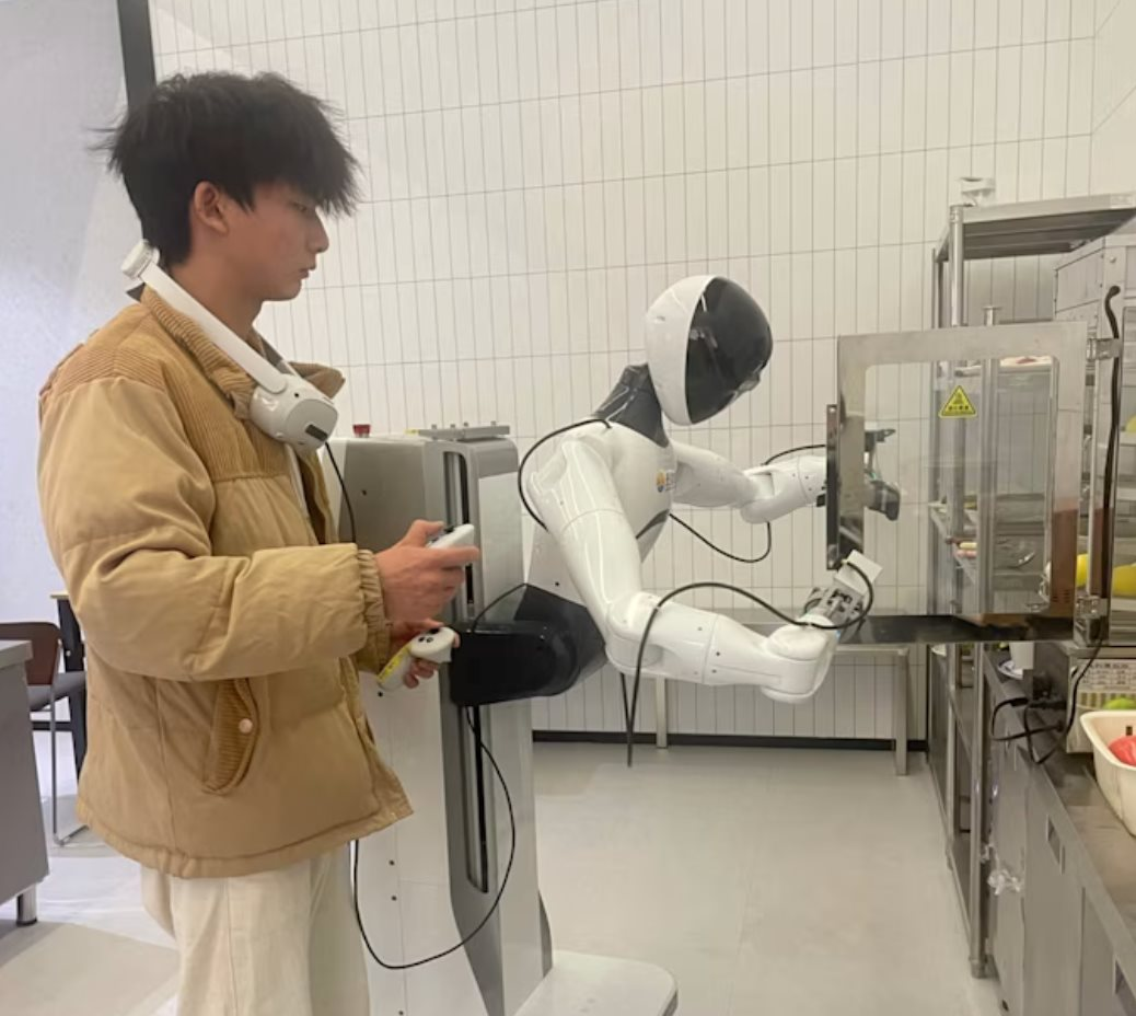 B&ecirc;n trong 'vườn ươm robot' của Trung Quốc: Mọi chuyển động đều được AI ph&acirc;n t&iacute;ch, lặp lại chục ngh&igrave;n lần để robot thuần thục - Ảnh 2.