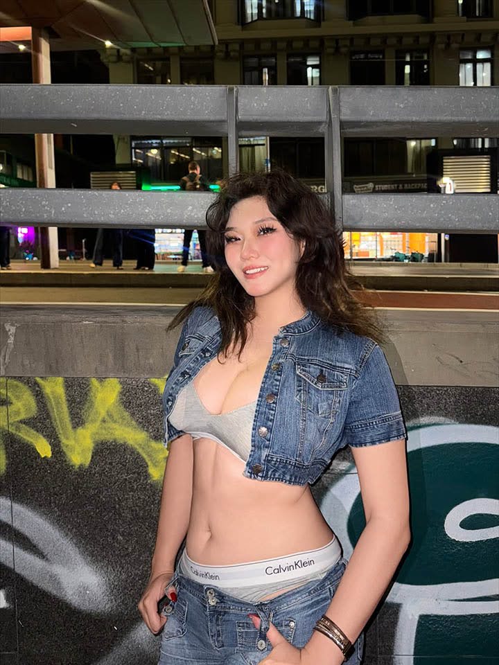 B&ocirc;ng hồng lai người &Uacute;c khiến fan m&ecirc; mệt v&igrave; mặc đồ &Acirc;u hay &Aacute; đều l&agrave; &ldquo;cực phẩm&rdquo;- Ảnh 2.