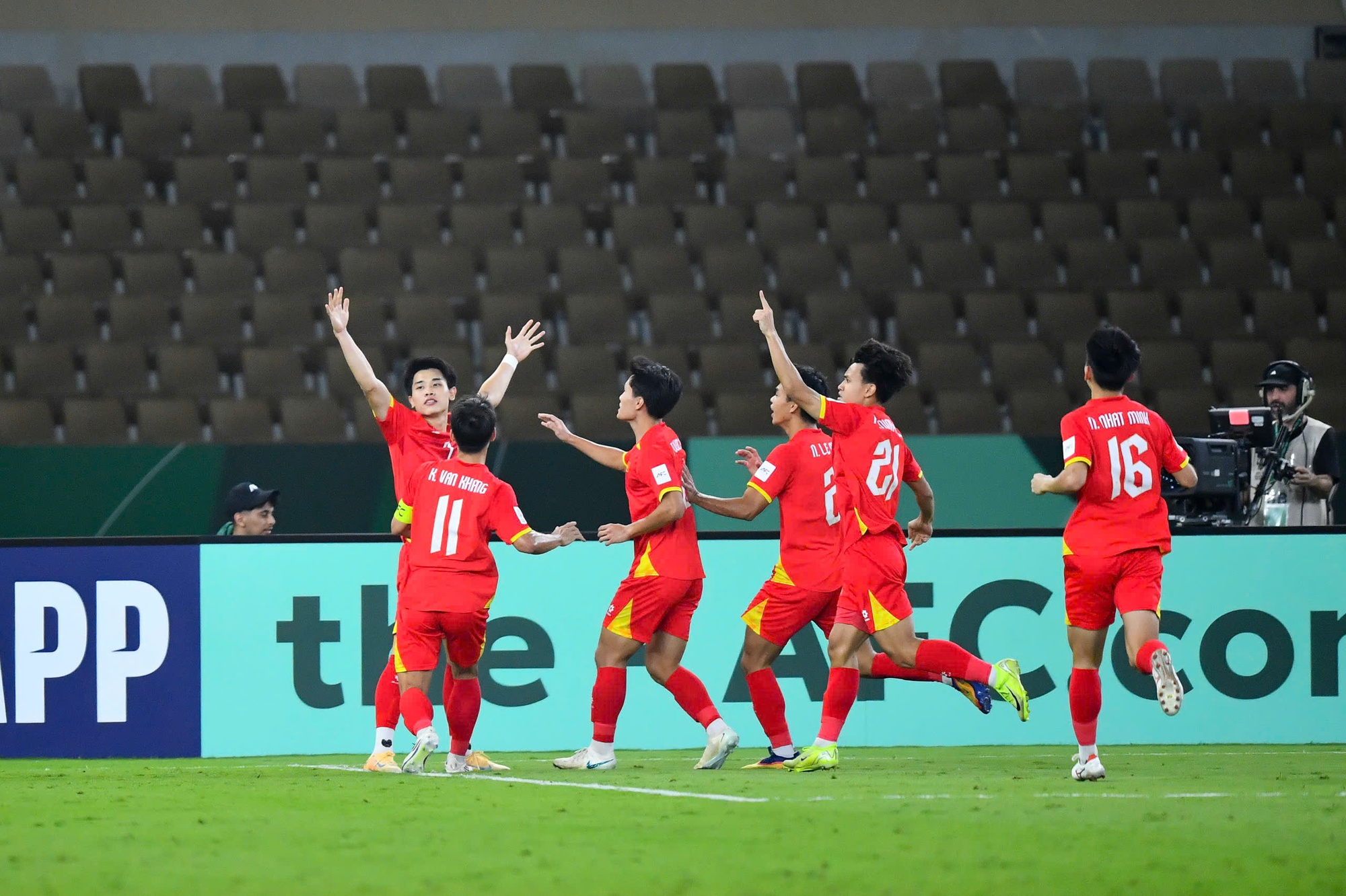 Giải ch&acirc;u &Aacute;: Indonesia v&agrave; Malaysia nhận tin dữ từ ban tổ chức, U23 Việt Nam giữ vững tấm v&eacute; tham dự - Ảnh 1.