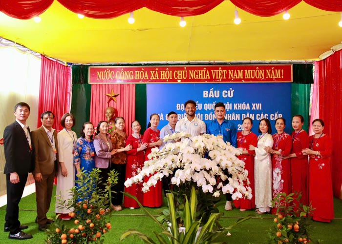 Xu&acirc;n Son h&acirc;n hoan n&oacute;i 1 điều cực &yacute; nghĩa khi lần đầu ti&ecirc;n đi bầu cử với tư c&aacute;ch c&ocirc;ng d&acirc;n Việt Nam- Ảnh 3.