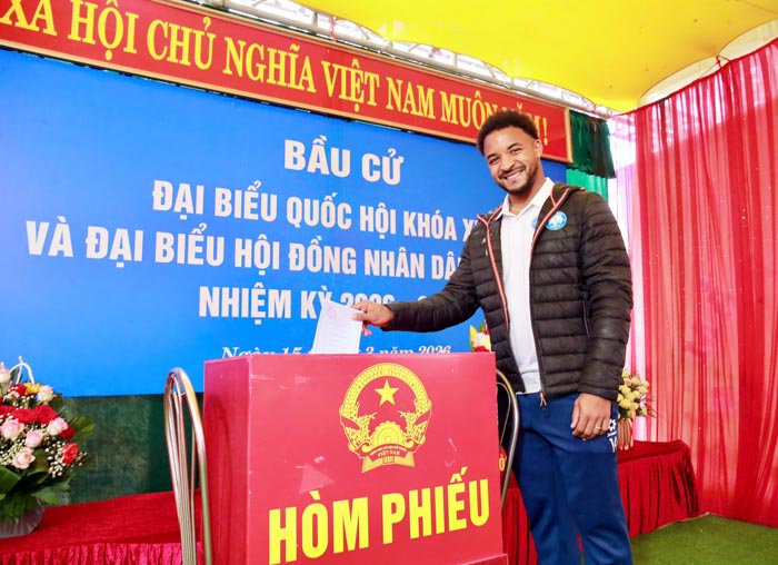 Xu&acirc;n Son h&acirc;n hoan n&oacute;i 1 điều cực &yacute; nghĩa khi lần đầu ti&ecirc;n đi bầu cử với tư c&aacute;ch c&ocirc;ng d&acirc;n Việt Nam- Ảnh 1.