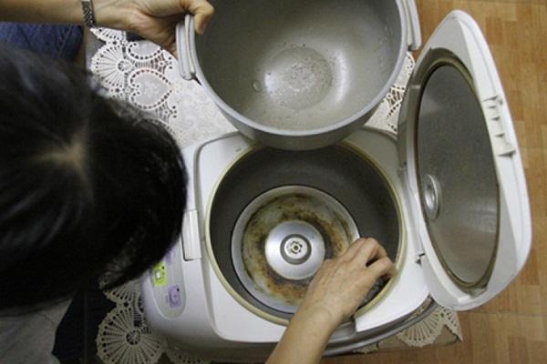 7 sai lầm khi d&ugrave;ng nồi cơm điện khiến tiền điện tăng v&ugrave; v&ugrave; - Ảnh 3.