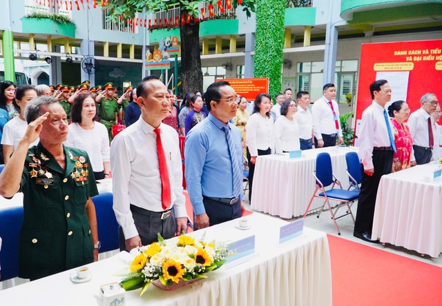 Nguyên Thủ tướng Nguyễn Tấn Dũng và Chủ tịch UBND TPHCM Nguyễn Văn Được bầu cử tại phường Xuân Hòa - Ảnh 1.