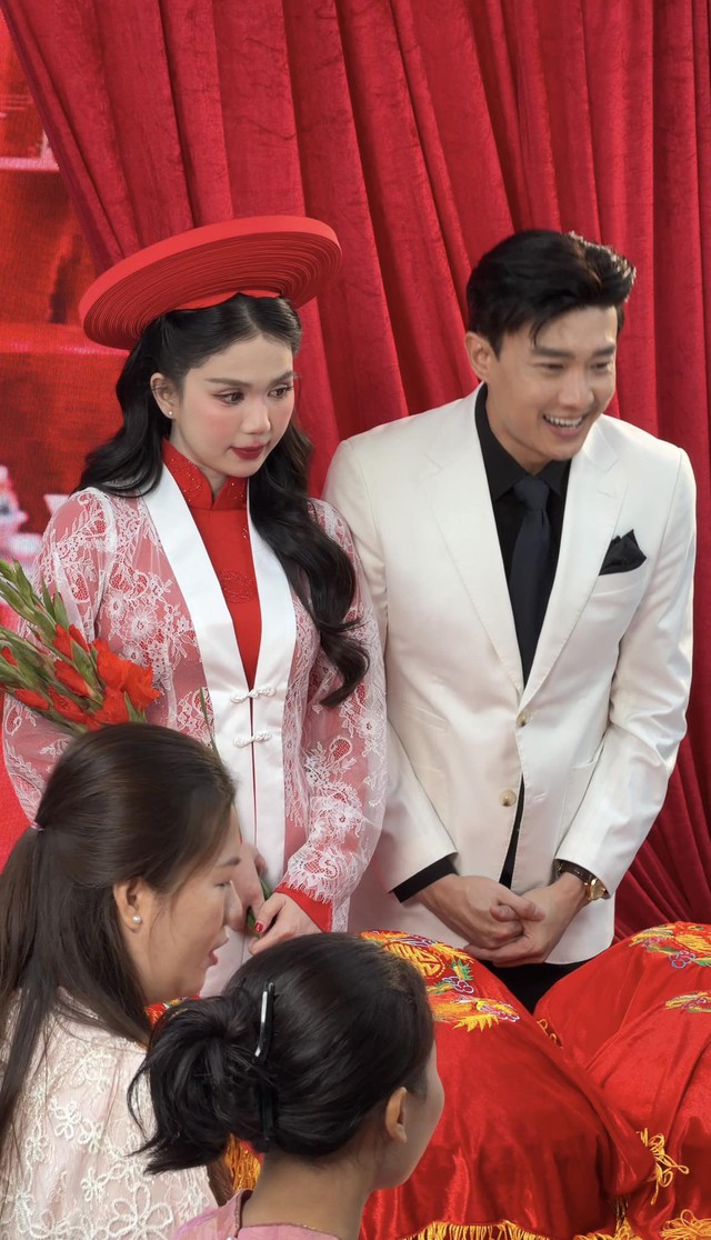 Quốc Trường tựa vai t&igrave;nh tứ b&ecirc;n Ngọc Trinh- Ảnh 3.