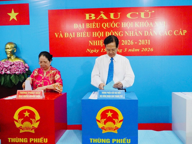 Nguyên Thủ tướng Nguyễn Tấn Dũng và Chủ tịch UBND TPHCM Nguyễn Văn Được bầu cử tại phường Xuân Hòa - Ảnh 6.