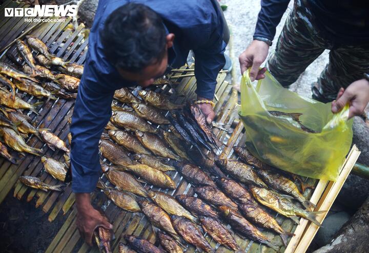 Săn c&aacute; q&uacute;y hiếm m&ugrave;a xu&acirc;n tr&ecirc;n d&ograve;ng Kr&ocirc;ng N&ocirc; c&ugrave;ng b&agrave; con K ' Ho ở L&acirc;m Đồng - Ảnh 14.