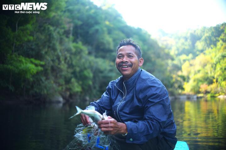 Săn c&aacute; q&uacute;y hiếm m&ugrave;a xu&acirc;n tr&ecirc;n d&ograve;ng Kr&ocirc;ng N&ocirc; c&ugrave;ng b&agrave; con K ' Ho ở L&acirc;m Đồng - Ảnh 9.