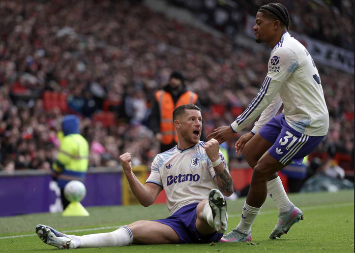 Fernandes chạm tay kỳ tích, Man United "bắn hạ" Aston Villa - Ảnh 3.