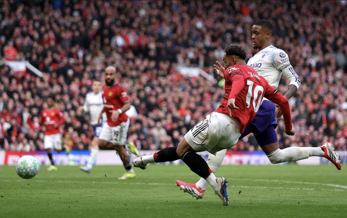 Fernandes chạm tay kỳ tích, Man United "bắn hạ" Aston Villa - Ảnh 4.