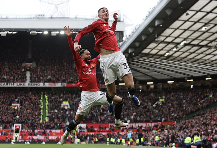 Fernandes chạm tay kỳ tích, Man United "bắn hạ" Aston Villa - Ảnh 8.