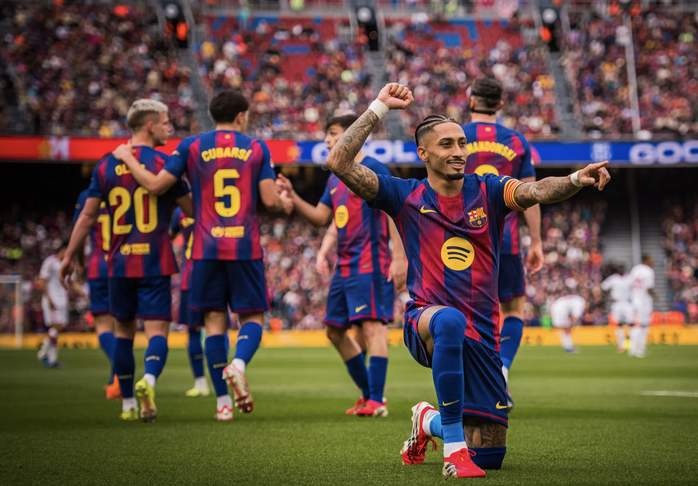 Barcelona thắng "5 sao" Sevilla với hat-trick của Raphinha - Ảnh 2.
