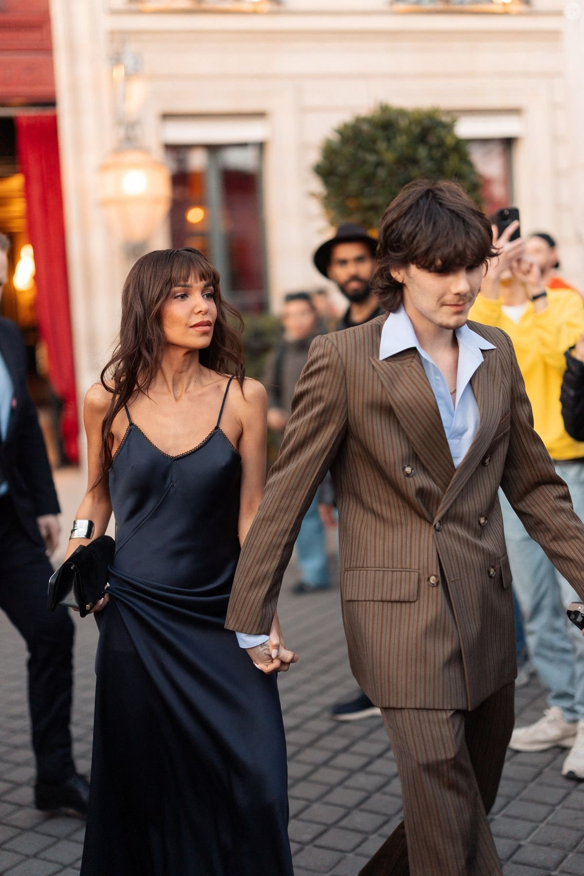 Hai dâu tương lai thay nhau nịnh nọt Victoria Beckham, nói một câu đụng chạm con dâu nhà giàu khiến mẹ chồng 