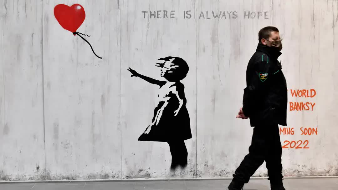 Danh t&iacute;nh nghệ sĩ Banksy được tiết lộ sau h&agrave;ng chục năm b&iacute; ẩn - Ảnh 1.
