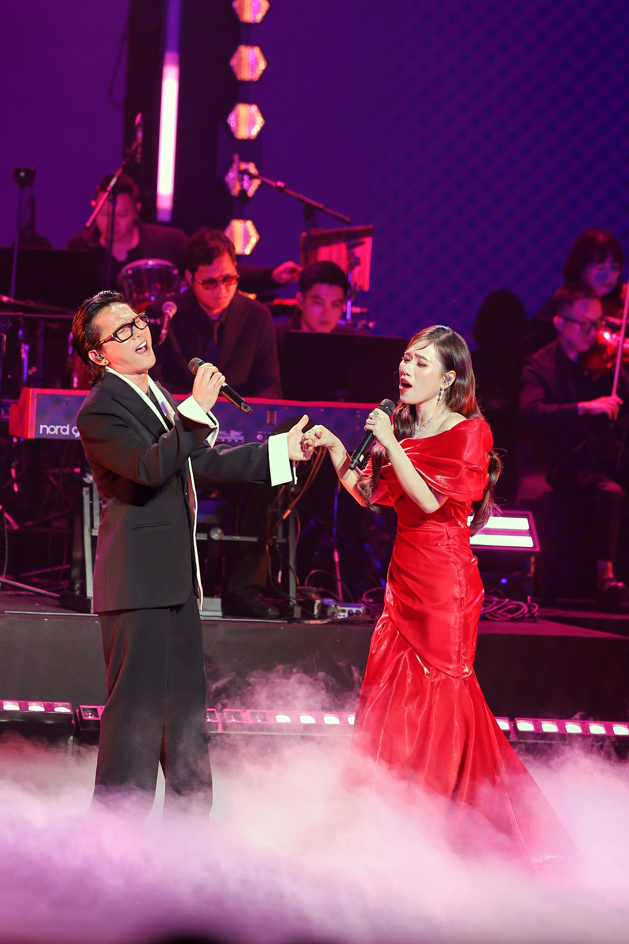 Quả Dưa Hấu tái hợp sau 28 năm: Lệ Quyên, Minh Tuyết xuất hiện quyến rũ, Tú Dưa nhắc tới vợ cũ - Ảnh 2. Quả Dưa Hấu tái hợp sau 28 năm: Lệ Quyên, Minh Tuyết xuất hiện quyến rũ, Tú Dưa nhắc tới vợ cũ - Ảnh 2.