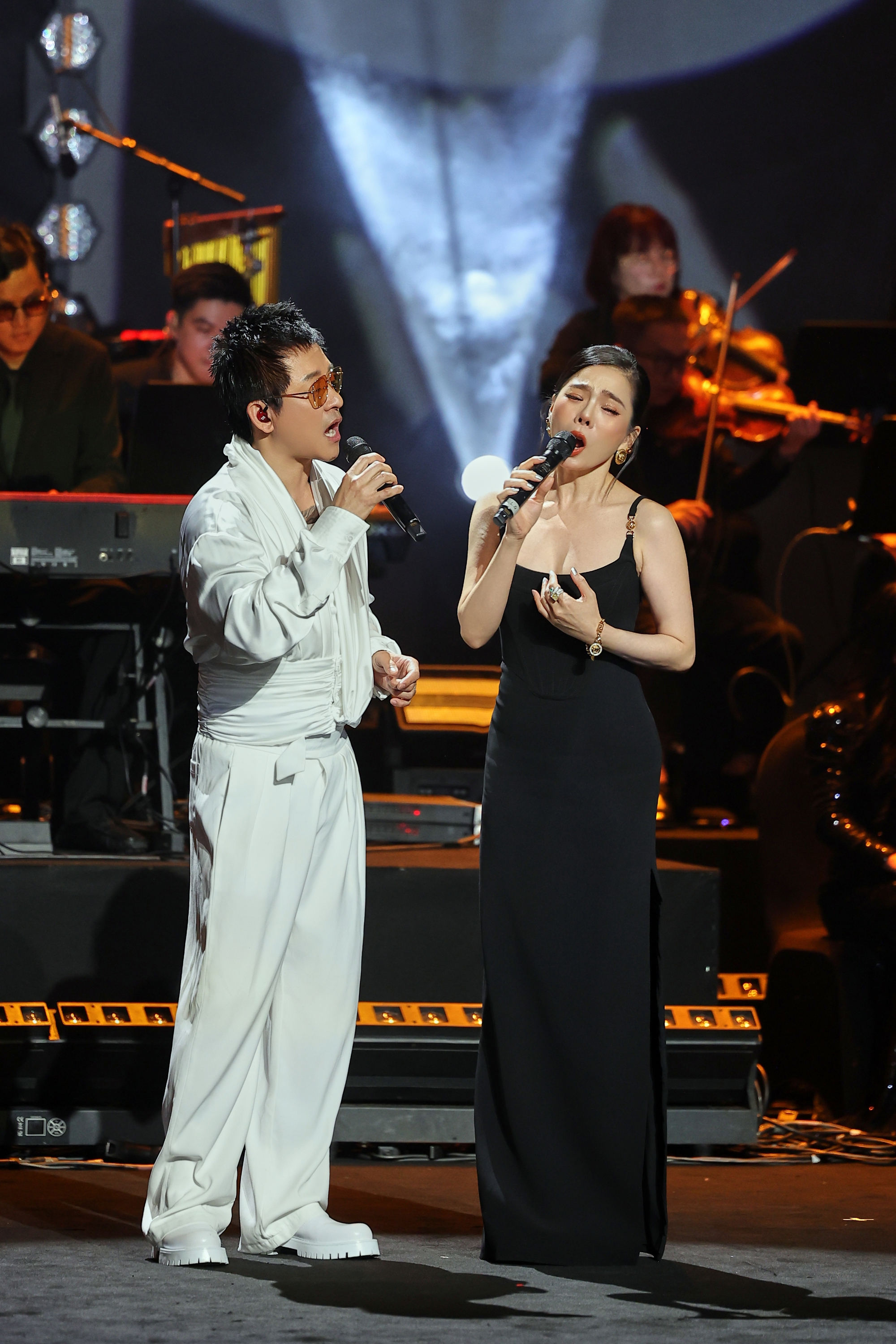 Quả Dưa Hấu tái hợp sau 28 năm: Lệ Quyên, Minh Tuyết xuất hiện quyến rũ, Tú Dưa nhắc tới vợ cũ - Ảnh 3. Quả Dưa Hấu tái hợp sau 28 năm: Lệ Quyên, Minh Tuyết xuất hiện quyến rũ, Tú Dưa nhắc tới vợ cũ - Ảnh 3.