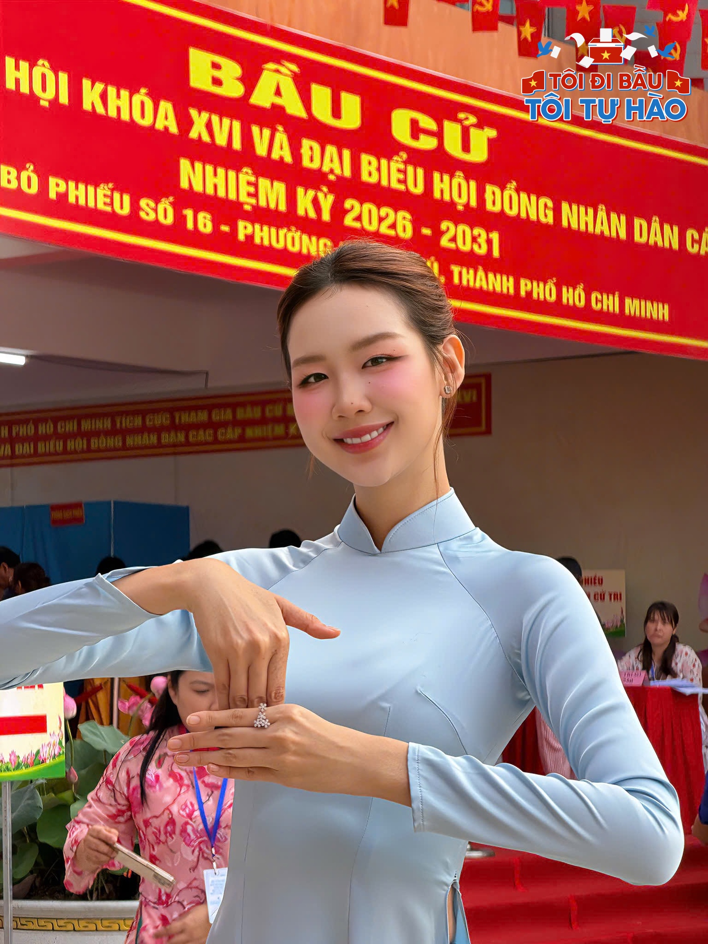 Dàn nghệ sĩ Việt tự hào, rạng rỡ đi bầu cử sáng nay!- Ảnh 1.