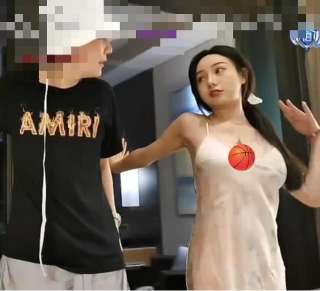 Cố t&igrave;nh chi&ecirc;u tr&ograve; để h&uacute;t view, nữ streamer gặp sự cố trang phục đ&aacute;ng tr&aacute;ch, nhận &aacute;n phạt - Ảnh 3.