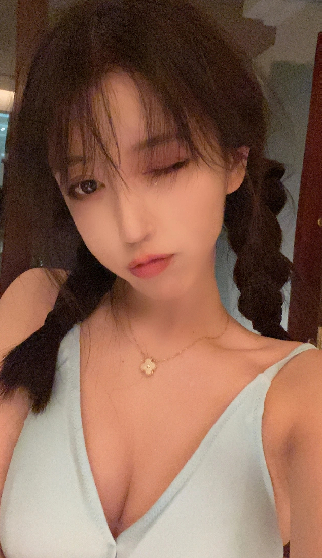 Cố t&igrave;nh chi&ecirc;u tr&ograve; để h&uacute;t view, nữ streamer gặp sự cố trang phục đ&aacute;ng tr&aacute;ch, nhận &aacute;n phạt - Ảnh 6.