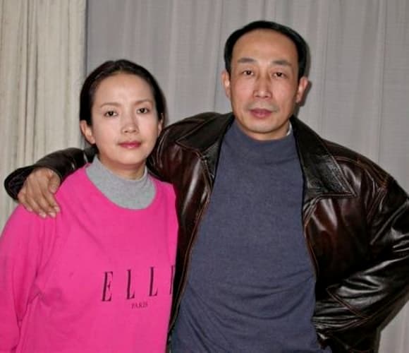 Cú twist bất ngờ chuyện vợ chồng ngôi sao đi nhặt rác kiếm sống trên đất Mỹ - Ảnh 2.