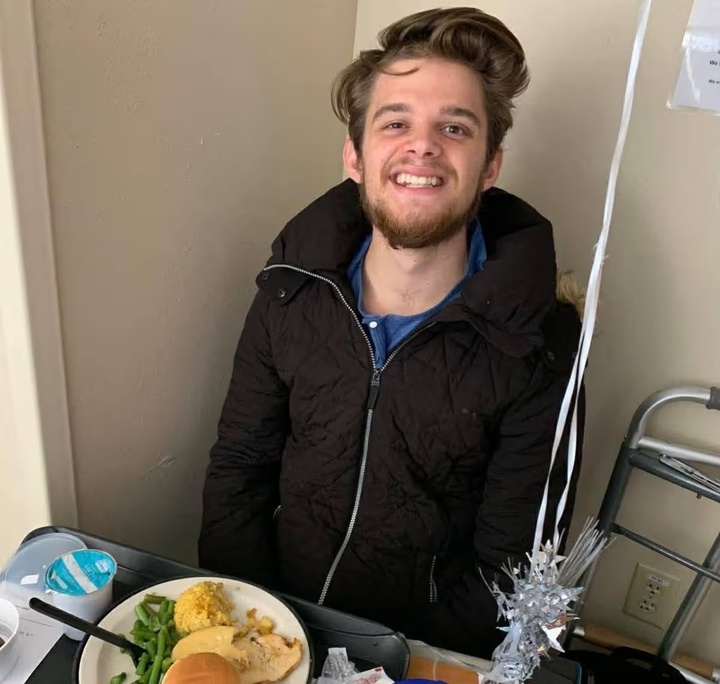 Ch&agrave;ng trai chấn thương n&atilde;o nặng gặp Ch&uacute;a v&agrave; hồi phục kỳ diệu - Ảnh 4.