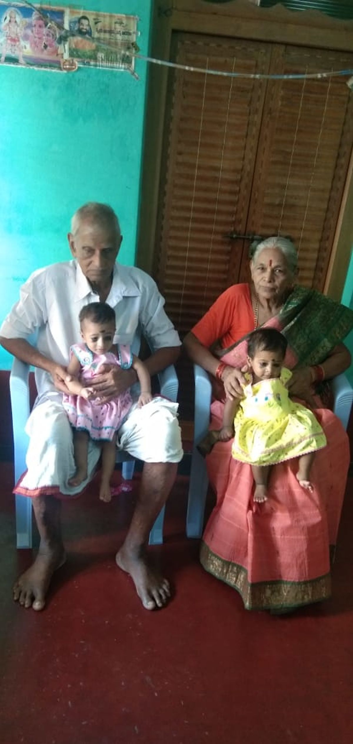 Cụ b&agrave; 74 tuổi sinh đ&ocirc;i: H&agrave;nh tr&igrave;nh đầy x&uacute;c động v&agrave; thử th&aacute;ch - Ảnh 2.