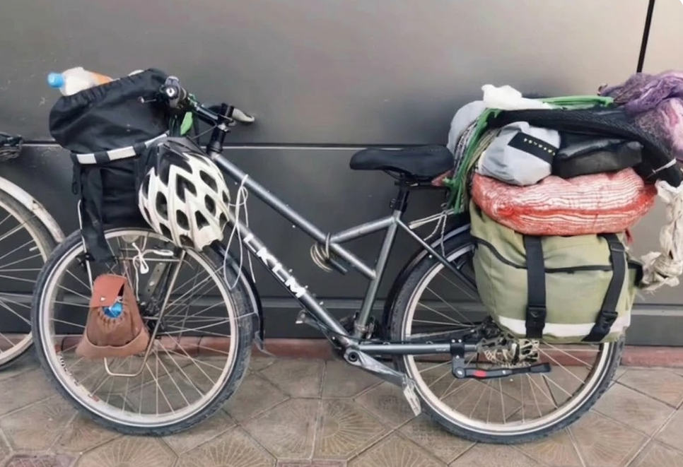 Hành trình đạp xe của nữ phượt thủ 68 tuổi qua 20 quốc gia đầy cảm hứng - Ảnh 4. Hành trình đạp xe của nữ phượt thủ 68 tuổi qua 20 quốc gia đầy cảm hứng - Ảnh 4.