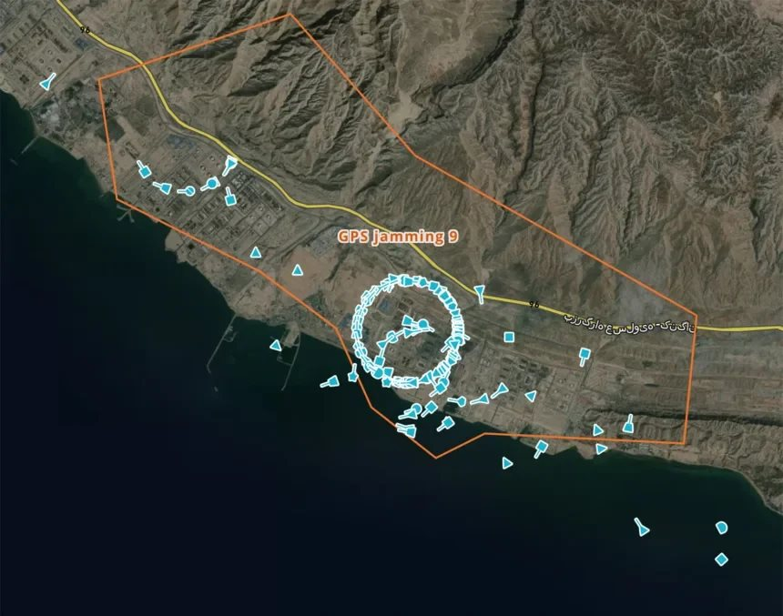 C&aacute;ch Iran kiểm so&aacute;t eo biển Hormuz v&agrave; ph&aacute;t hiện t&agrave;u ngụy trang hiệu quả Năm 2026 - Ảnh 5.