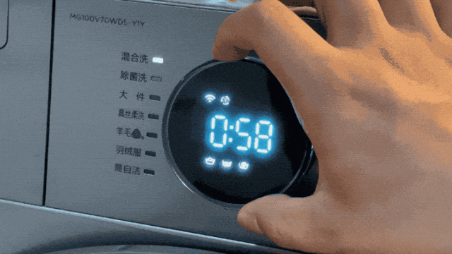 Sống hơn 30 năm t&ocirc;i mới biết 6 c&aacute;ch d&ugrave;ng m&aacute;y giặt cửa trước đ&uacute;ng chuẩn: Quần &aacute;o sạch hơn, kh&ocirc;ng c&ograve;n m&ugrave;i v&agrave; tiết kiệm điện nước r&otilde; rệt - Ảnh 5.